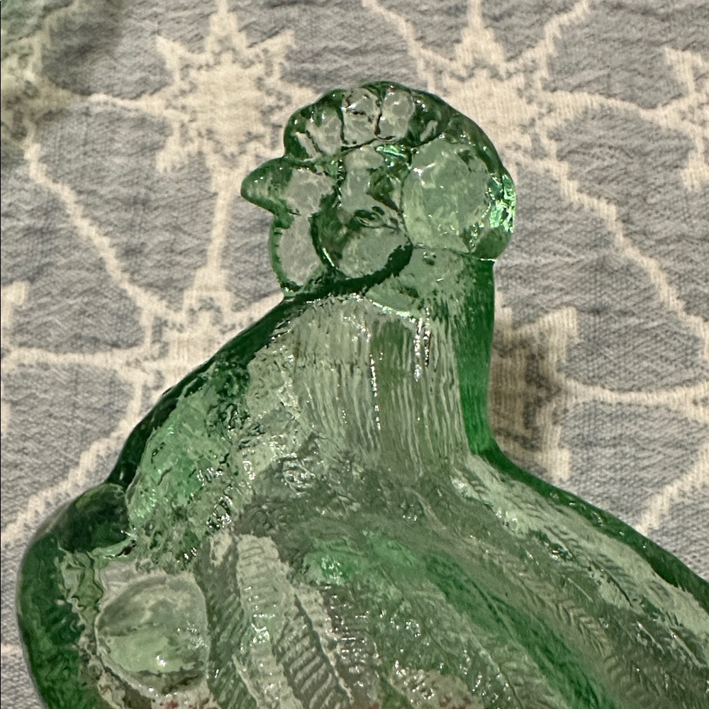 🐓 Green Glass Hen on Nest Dish - Picture 3 of 4